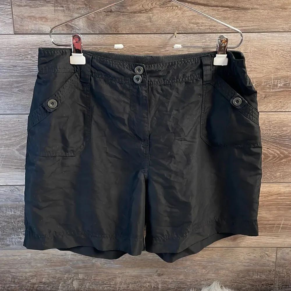 AUTHENTIC 1928 Ladies Black Elastic Waist Shorts Zip Button Closure Size 18